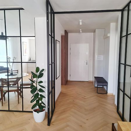 Beautiful New Apt In Old Town Near Train Station - Free Parking Bratislava Luaran gambar